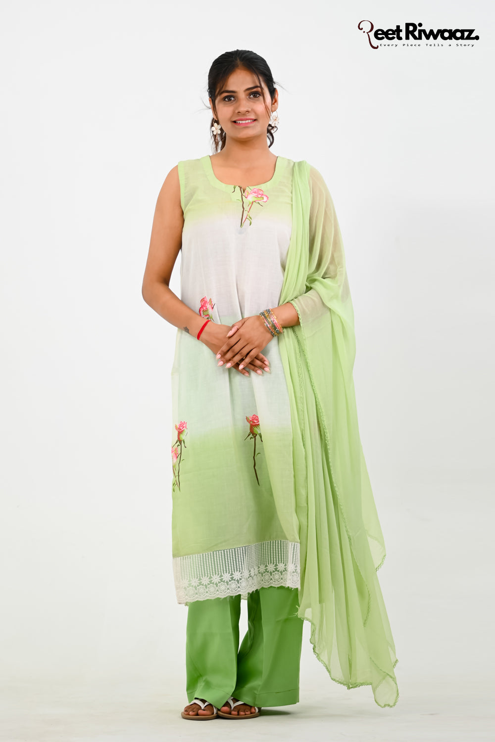 Floral print sleevless suit and dupatta set